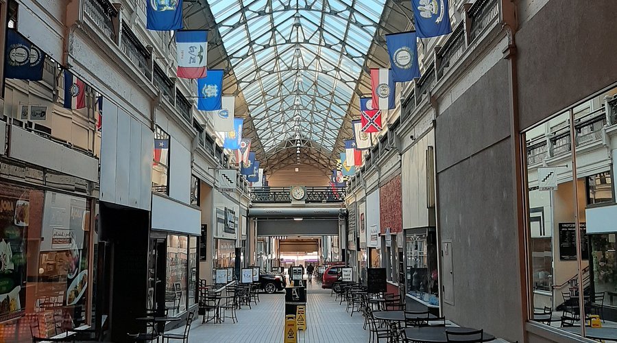SHOPS & BOUTIQUES